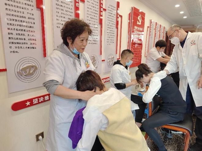 同心向党聚合力，爱心义诊进楼宇——高新区机关党委与总工会联合开展理疗养生服务活动